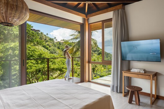 Terramar House / Estúdio Pedro Haruf - Interior Photography, Bedroom, Wood, Balcony