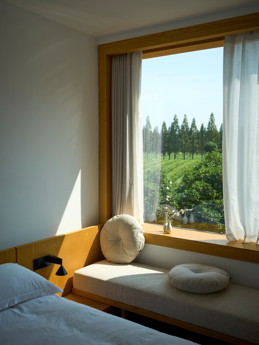 Mine Resort · Hill / siarchitecture - Interior Photography, Bedroom, Wood, Bed