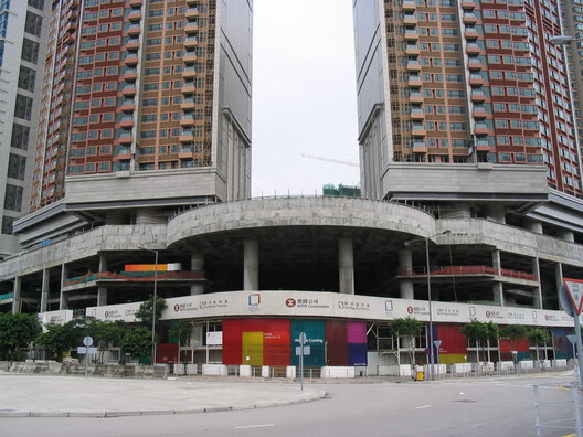 Podium–Tower Urbanism in Southeast Asia: Density, Management, and the Disappearing Street - Image 2 of 19