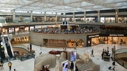 Podium–Tower Urbanism in Southeast Asia: Density, Management, and the Disappearing Street - Image 13 of 19