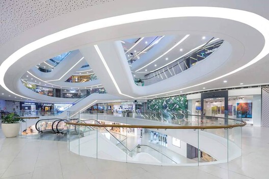 Podium–Tower Urbanism in Southeast Asia: Density, Management, and the Disappearing Street - Image 14 of 19