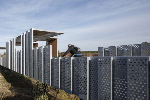 Enveloping the Salt Marsh: Landscape Itinerary Around the Odiel Northern Estuary / Estudio Acta Enveloping the Salt Marsh: Landscape Itinerary Around the Odiel Northern Estuary / Estudio Acta - Image 11 of 30