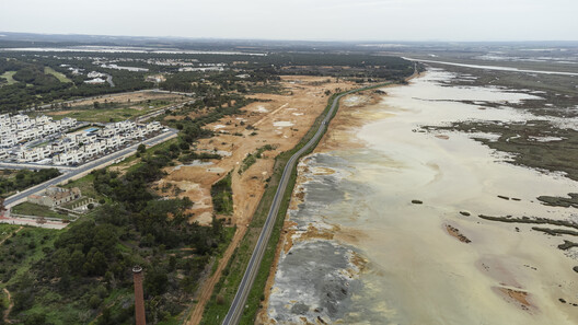 Enveloping the Salt Marsh: Landscape Itinerary Around the Odiel Northern Estuary / Estudio Acta Enveloping the Salt Marsh: Landscape Itinerary Around the Odiel Northern Estuary / Estudio Acta - Image 7 of 30