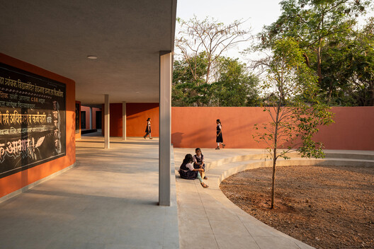 Belgaon Dhaga School / pk_iNCEPTiON - Interior Photography