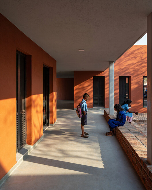 Belgaon Dhaga School / pk_iNCEPTiON - Interior Photography, Concrete