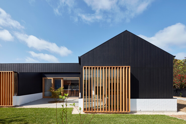 NTH/ Neutral Tactile Habitat / Ply Architecture - Exterior Photography, Houses