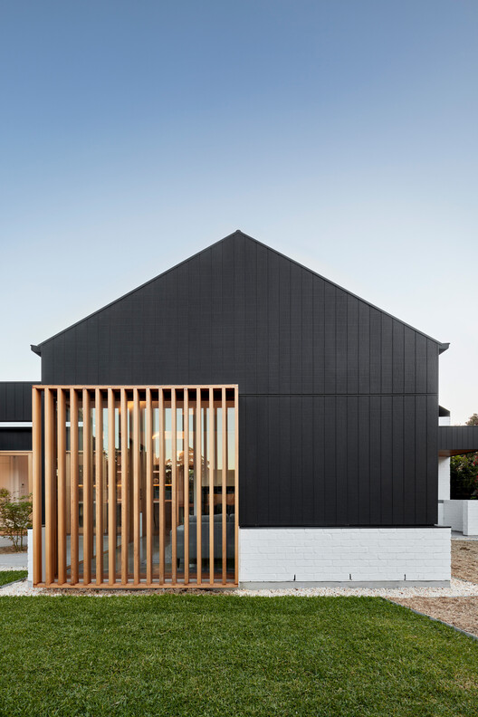 NTH/ Neutral Tactile Habitat / Ply Architecture - Exterior Photography