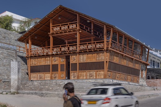 Champawat Market Plaza / Compartment S4 - Exterior Photography, Balcony