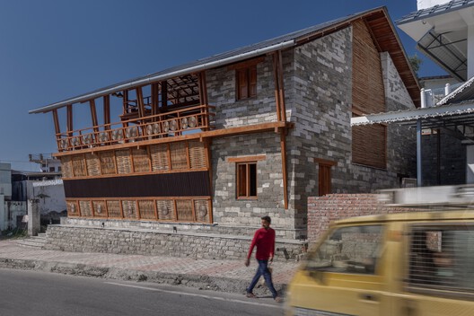 Champawat Market Plaza / Compartment S4 - Exterior Photography, Balcony