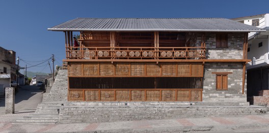 Champawat Market Plaza / Compartment S4 - Exterior Photography, Balcony