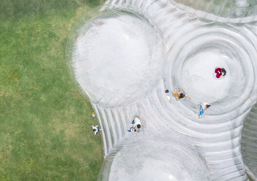 Transparent Lightness: When Pneumatic Architecture Connects with the Environment - Image 10 of 20