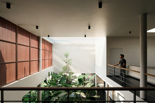 Louvered House / i2a Architects Studio - Interior Photography, Glass