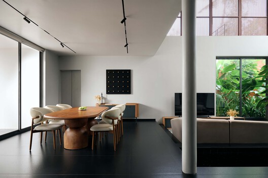 Louvered House / i2a Architects Studio - Interior Photography, Dining room, Wood, Table, Lighting, Chair