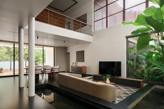 Louvered House / i2a Architects Studio - Interior Photography, Wood, Lighting, Chair