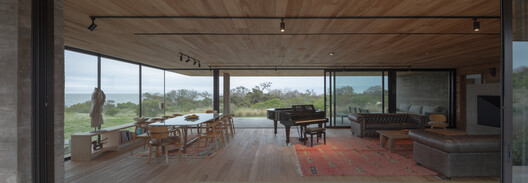 Music Room - Casa La Flecha / González Olsina & Vega Arquitectos Music Room - Casa La Flecha / González Olsina & Vega Arquitectos - Interior Photography, Dining room, Wood