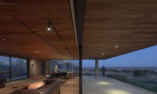 Music Room - Casa La Flecha / González Olsina & Vega Arquitectos Music Room - Casa La Flecha / González Olsina & Vega Arquitectos - Interior Photography, Wood, Deck
