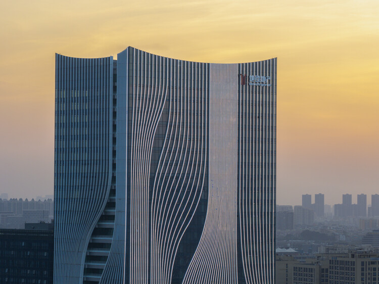 广州白云站 TOD 办公楼建筑群 / 华工设计院+广州地铁院 - 室内图, 办公建筑