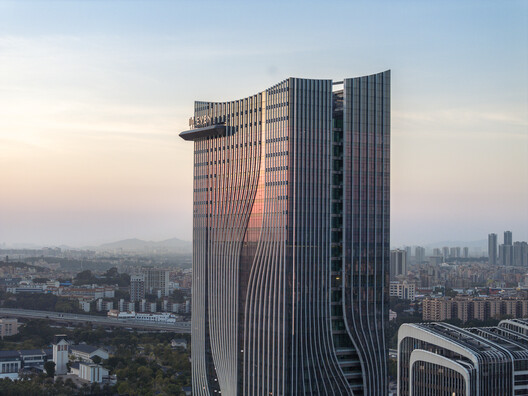 广州白云站 TOD 办公楼建筑群 / 华工设计院+广州地铁院 - 建筑图, 玻璃