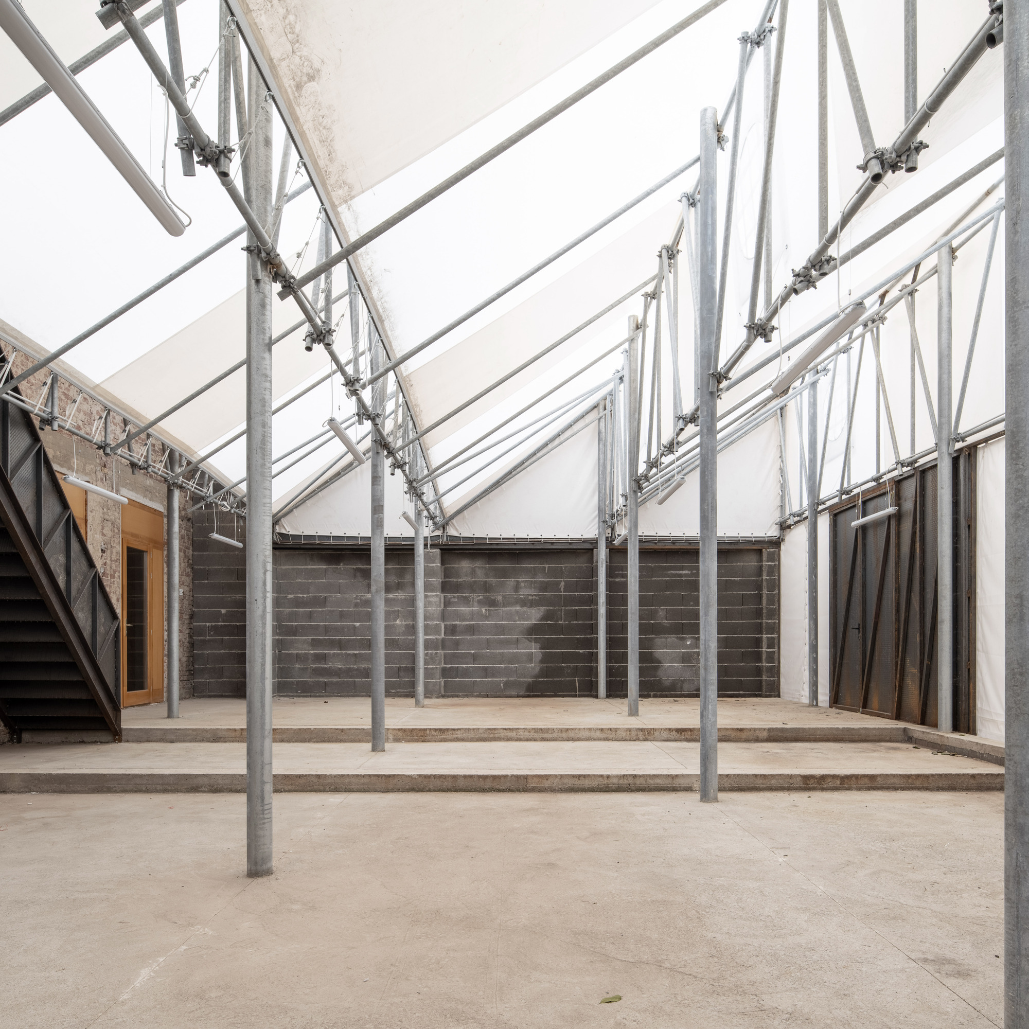 Gallery of The Dryer Workshop / Atelier dmb - 4