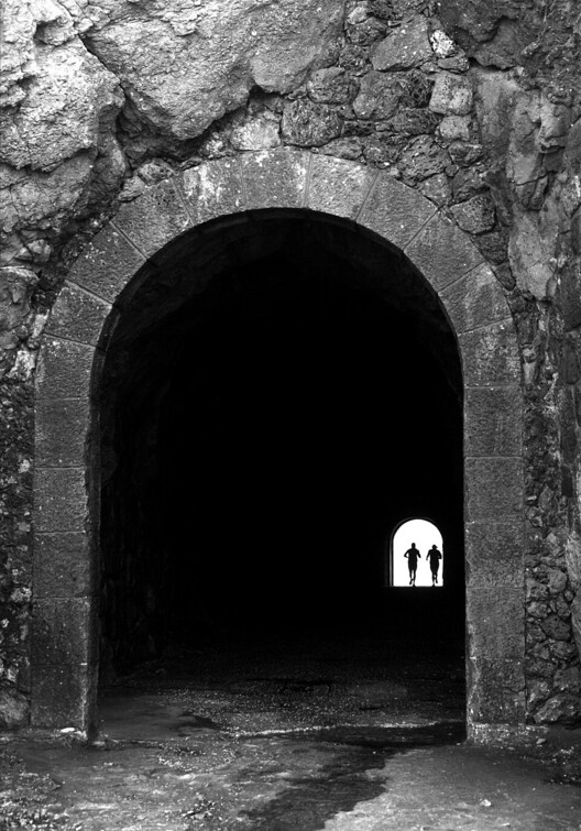 The Alchemy of Mass: Peter Zumthor and the Perception of Lightness - Image 10 of 21