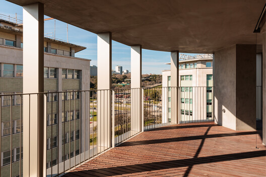 Edifício BOW / Ana Costa, arquitectura e design Ida Edifício BOW / Ana Costa, arquitectura e design Ida - Fotografia de Interiores, Concreto, Balcão