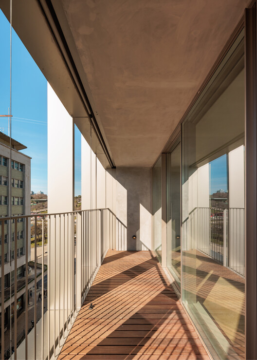 Edifício BOW / Ana Costa, arquitectura e design Ida Edifício BOW / Ana Costa, arquitectura e design Ida - Imagem 8 de 38