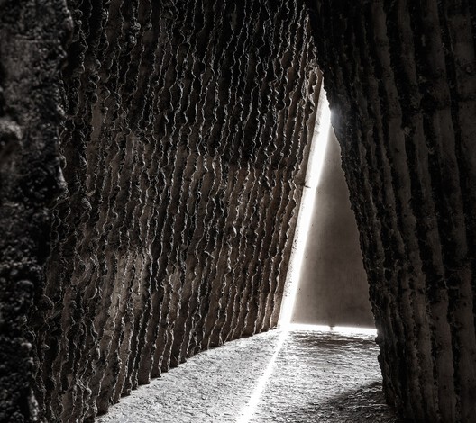 The Alchemy of Mass: Peter Zumthor and the Perception of Lightness - Image 19 of 21