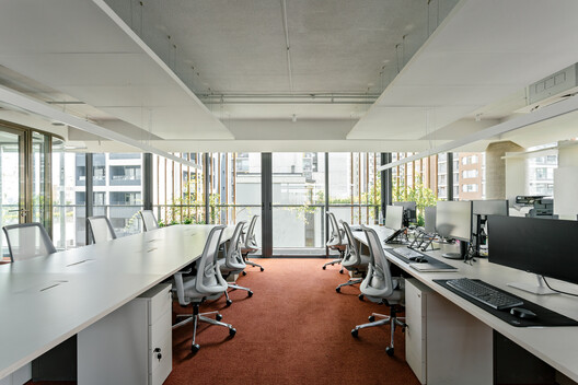 Eliz Capital Office / Peninsula Arquitetura - Interior Photography, Kitchen, Table, Chair