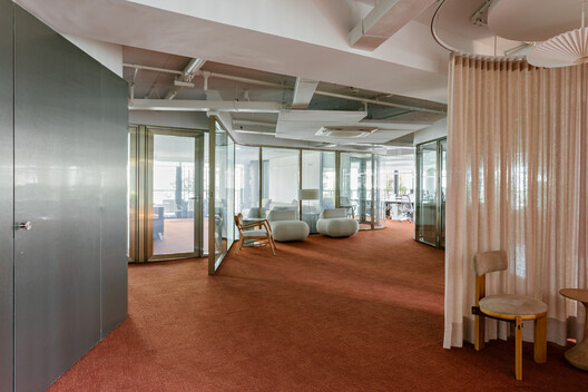 Eliz Capital Office / Peninsula Arquitetura - Interior Photography, Lighting, Chair