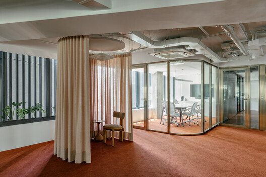 Eliz Capital Office / Peninsula Arquitetura - Interior Photography, Lighting, Chair