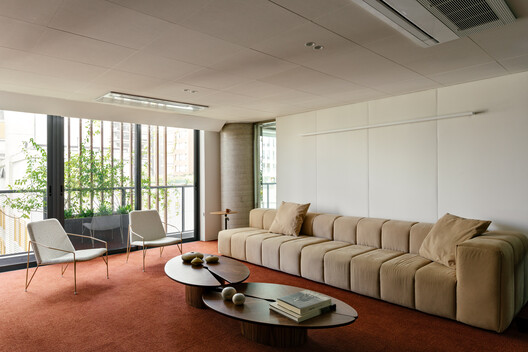 Eliz Capital Office / Peninsula Arquitetura - Interior Photography, Living Room, Wood, Chair, Table