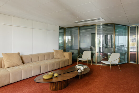 Eliz Capital Office / Peninsula Arquitetura - Interior Photography, Living Room, Lighting, Chair, Glass