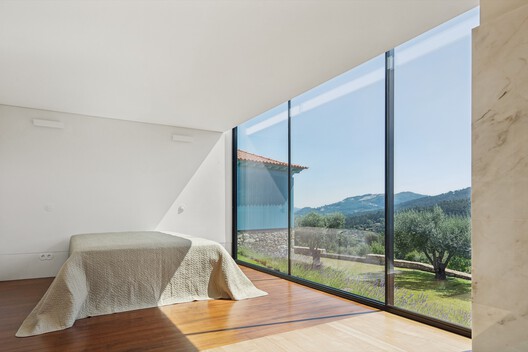 Hotel Cerdeiras House / Tiago do Vale Arquitectos - Fotografia de Interiores, Dormitório