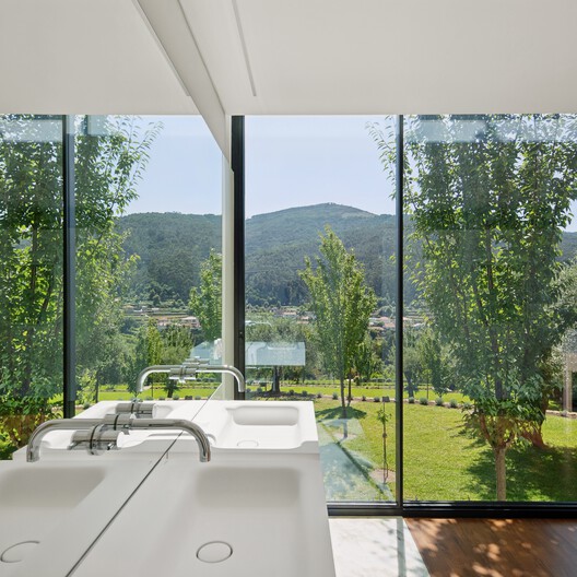 Hotel Cerdeiras House / Tiago do Vale Arquitectos - Imagem 4 de 32