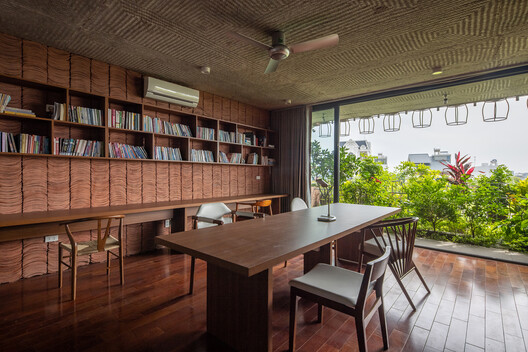 Flying Vegetation / H&P Architects - Interior Photography, Dining room, Wood, Table, Chair