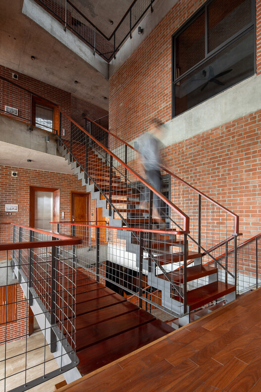 Tropical Flow / H&P Architects - Interior Photography, Stairs, Wood, Handrail, Brick