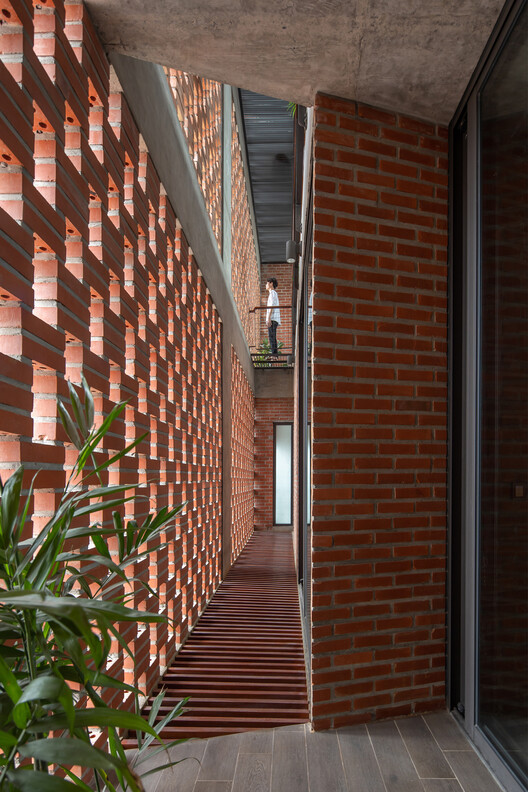 Tropical Flow / H&P Architects - Interior Photography, Wood, Brick