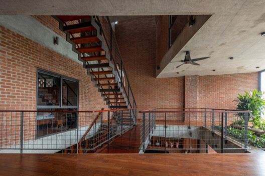 Tropical Flow / H&P Architects - Interior Photography, Stairs, Wood, Brick, Glass, Handrail