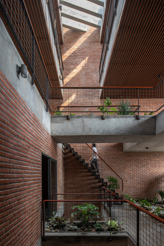 Tropical Flow / H&P Architects - Interior Photography, Brick