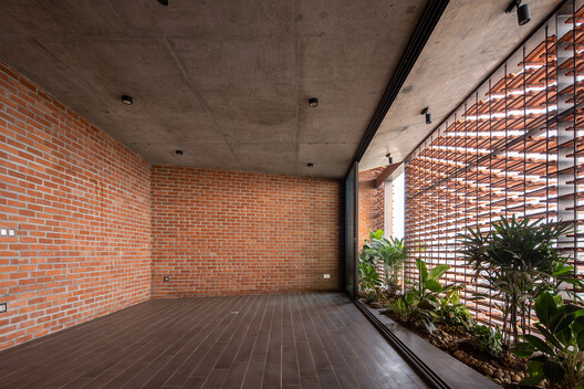Tropical Flow / H&P Architects - Interior Photography, Brick