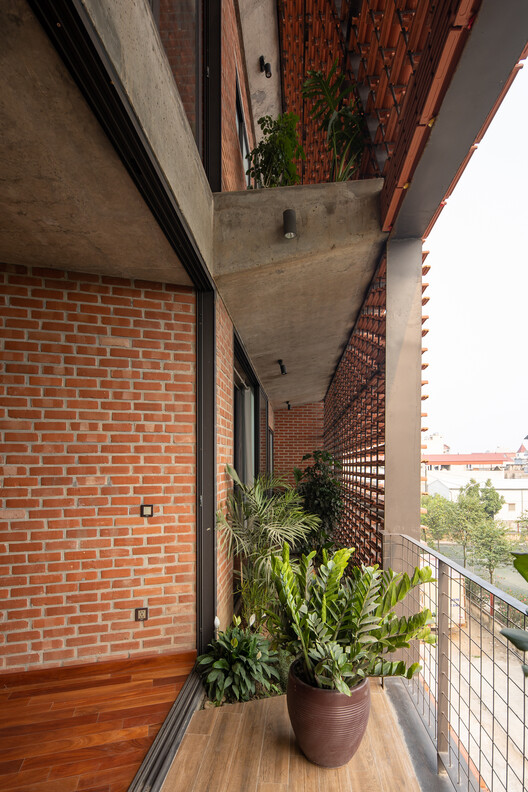 Tropical Flow / H&P Architects - Interior Photography, Brick, Balcony