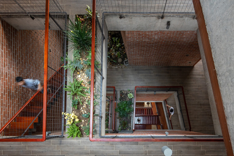 Tropical Flow 房屋 / H&P Architects - 室内图, 木头, 砖
