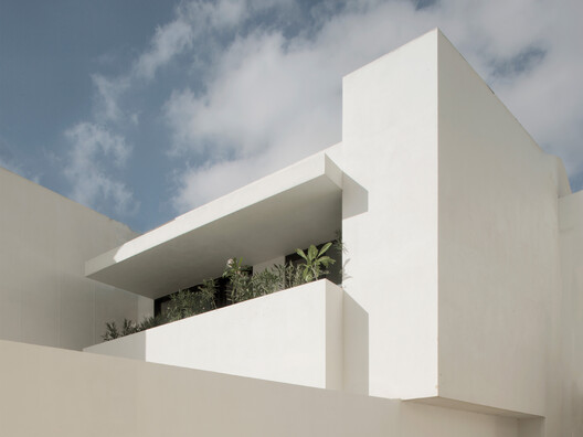 Bot-House / SON Architecture - Image 7 of 23