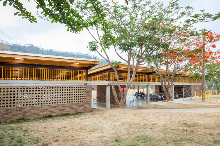 Climate and Collective Use: Architectural Permeability in Latin America - Image 8 of 13