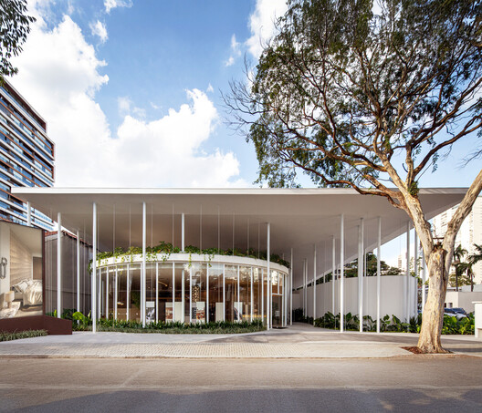 Climate and Collective Use: Architectural Permeability in Latin America - Image 7 of 13