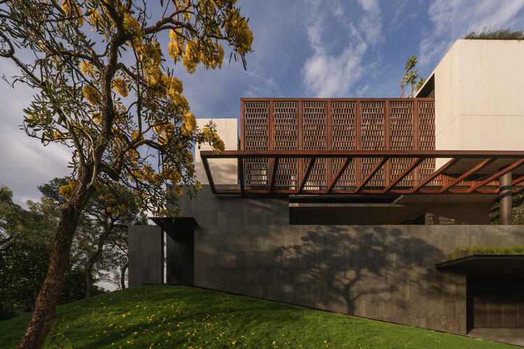 O16 House / studiokian - Houses