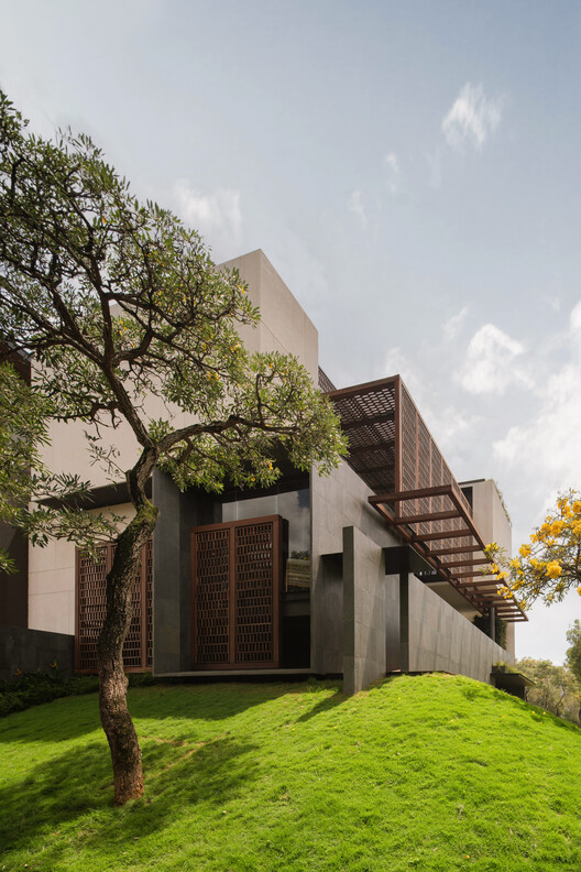 O16 House / studiokian - Exterior Photography, Courtyard
