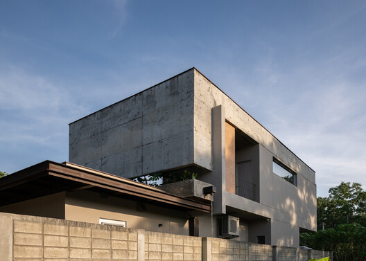 The Terrace House / S.O.S Architects - Exterior Photography, Concrete