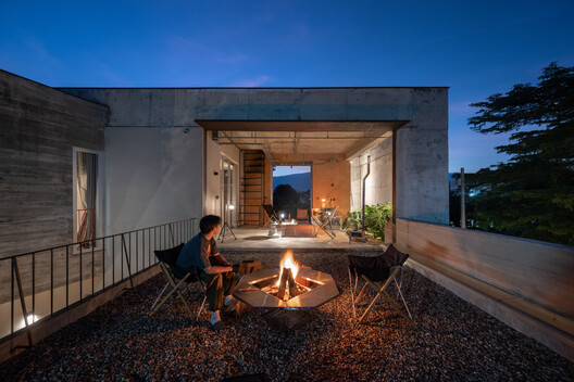 The Terrace House / S.O.S Architects - Exterior Photography, Concrete
