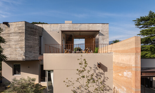 The Terrace House / S.O.S Architects - Exterior Photography, Concrete